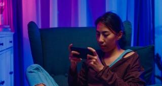 people woman phone purple lighting